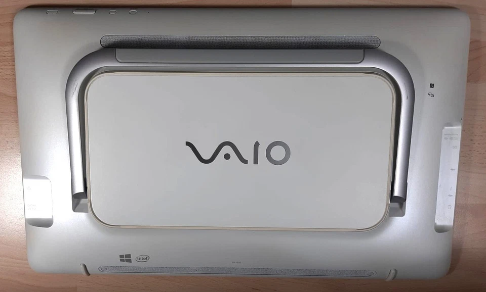 Sony VAIO All In One Touch screen 20" - Windows 11, Intel i7, 8GB, 500GB, Wi-Fi - Immagine 2 di 4