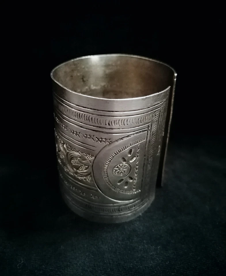 SPETTACOLARE ANTICO BRACCIALE BERBERO A POLSINO IN ARGENTO FINEMENTE CESELLATO. - Immagine 4 di 4