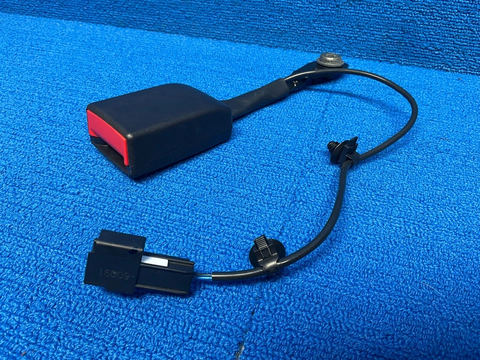 Buick Encore 2013-2019 cinturón de seguridad delantero derecho hebilla de cierre OEM Foto 2 de 4