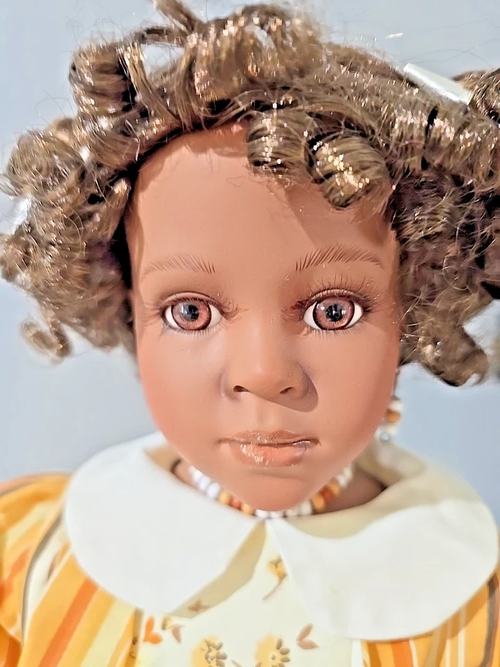 Muñeca de porcelana "Jada" afroamericana Paradise Galleries Treasury RARA COMO NUEVA Foto 4 de 4