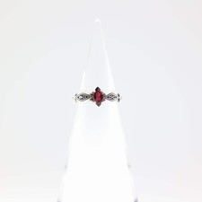 925 Sterling Silver Linked Band Marquise Cut Garnet Stone Ring Size 6.75