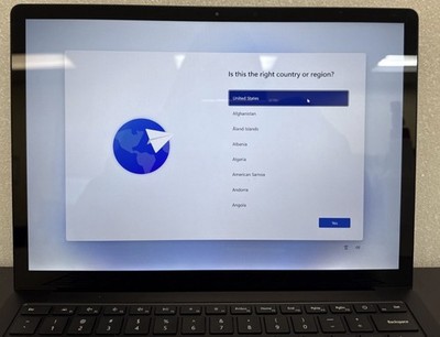 Microsoft Surface Laptop 3 15''  1872 Core i7 256GB SSD 16GB RAM  charger include