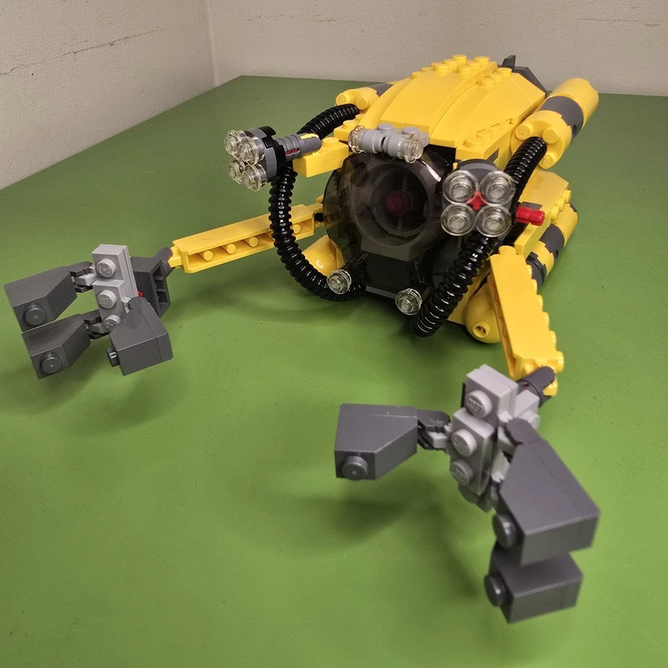 LEGO Creator: Underwater Exploration (4888) Vintage Designer Set W/ Instructions - Image 4 of 4