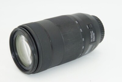 Near Mint Canon EF 70-300mm f/4-5.6 IS II USM Telephoto Zoom Near Mint Canon EF 70-300mm f/4-5.6 IS II USM Telephoto Zoom