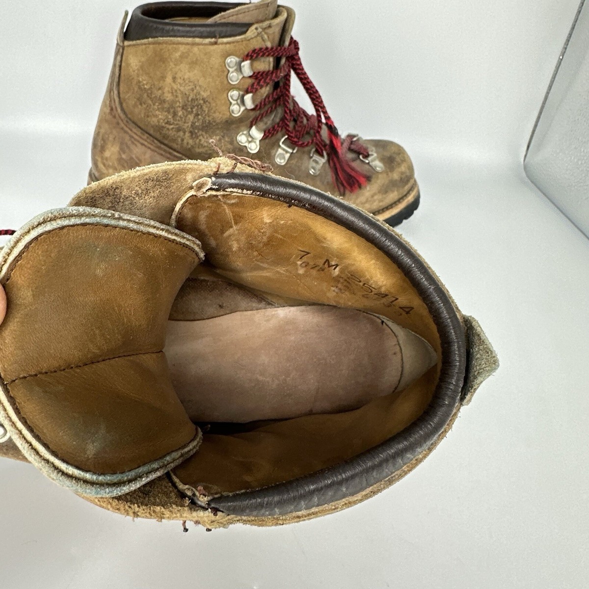 Vasque Vintage Hiking Boots Women 7 M Leather Trail  display picture 1