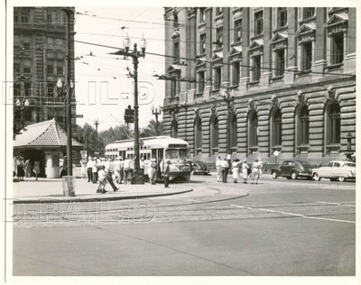 9CC555 RP 1951 CLEVELAND TRANSIT SYSTEM CAR #4255 PUBLIC SQUARE WAIT STATION