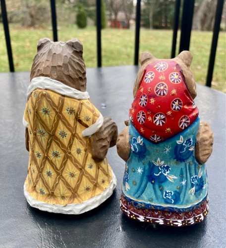 "Oso de madera tallada arte popular vintage en Babushka y padre con cesta de cachorros 4,5""" - Imagen 8 de 9