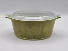 Pyrex Casserole Dish With Lid Avocado Verde Green 1.5 Pint #472 Vintage