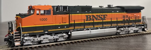 Tablero Overland Models, Inc. HO latón #OMI-6528.1 9 BNSF C44-9W #1000 F/Ptd y nuevo en caja | Zustand: Used