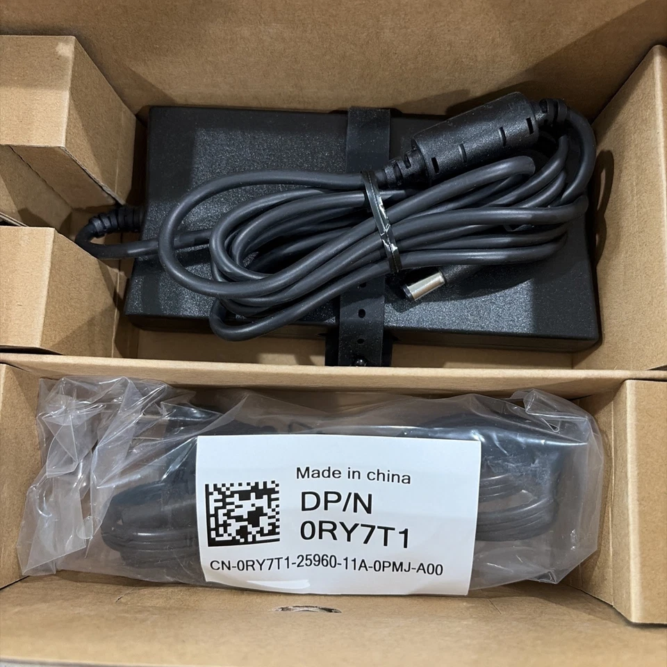 New Dell D6000 Universal Docking Station USB - Black with power supply - Image 3 of 4