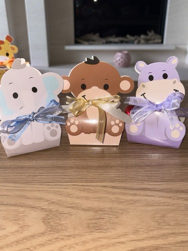 Cute Animal Favour Boxes With a small bag of sweets and two tone ribbon. - Picture 4 of 10