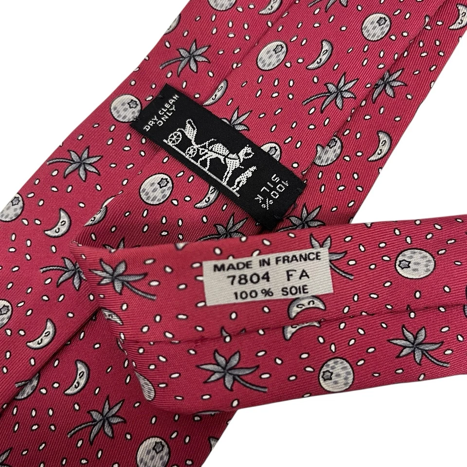 Corbata para hombre Hermes Constelación Luna Sol Estrellas Rojo Seda 7804 FA 3,75" x 58,5" usada en excelente estado Foto 3 de 4