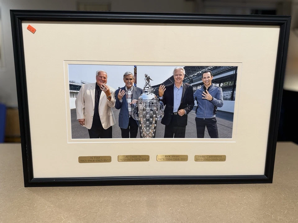 570 Indy 500 4 veces ganadores exhibición con bandera "EL CLUB" Foto 4 de 4