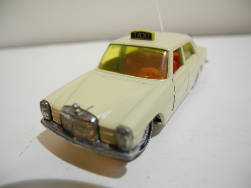 SIKU V309/1020/1317 VINTAGE MERCEDES BENZ 250/8 TAXI 1:60 FROM 1975-84 NEAR MINT - Picture 2 of 7
