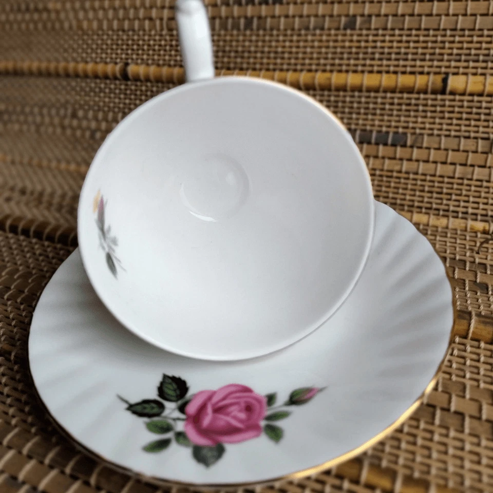Juego de tazas de té vintage de porcelana fina de hueso de la reina Foto 3 de 4