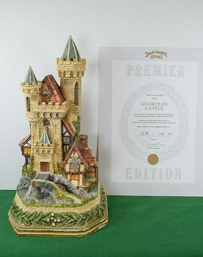 David Winter Premiere - Guardian Castle - In box. Ltd Ed 135 of 1500. Last one.
