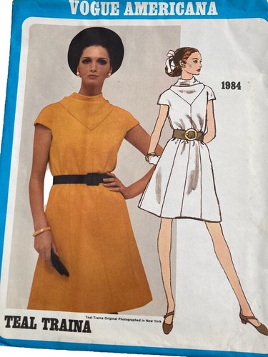 1950s Vintage VOGUE Sewing Pattern DRESS B32