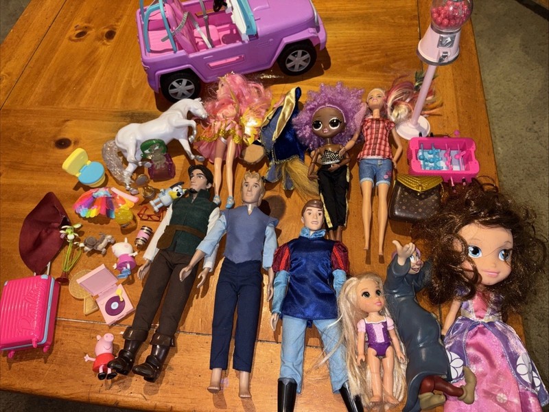 Misc doll lot with horse, Barbie Jeep, Accessories, Gum Machine, Girls, Boys