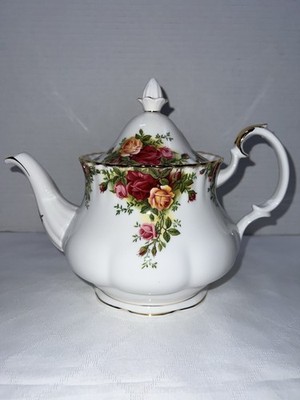 Royal Albert Old Country Roses Tea Pot With Lid 1962 Gold Trim 7.5''