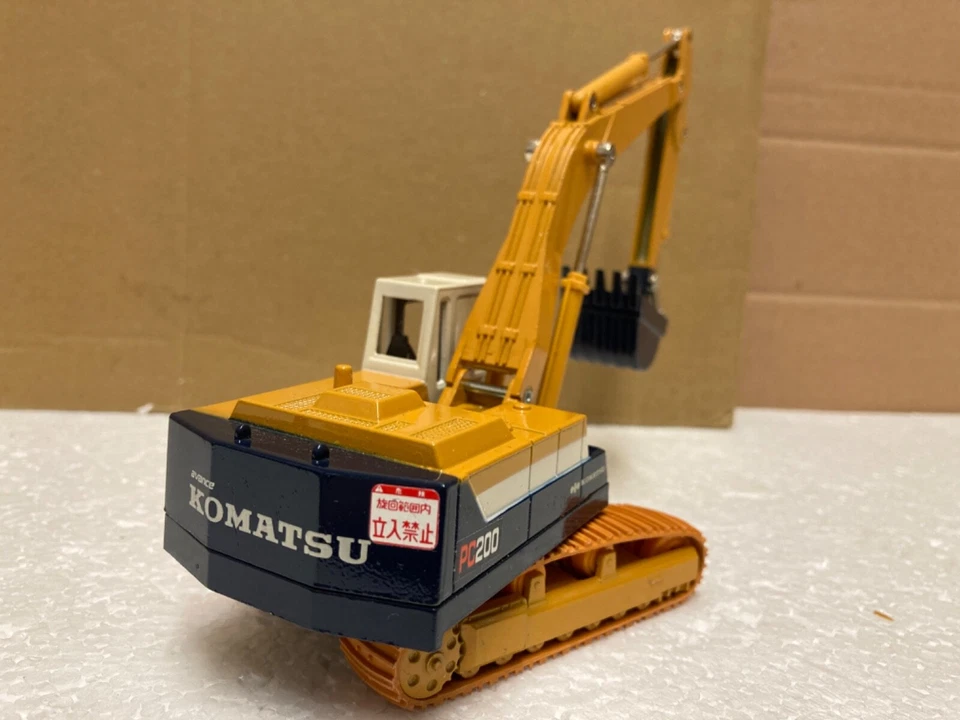 1/43 scale Tomica Dandy Komatsu pc200 excavator bagger 1st white cab  DK-001. - Image 2 of 4