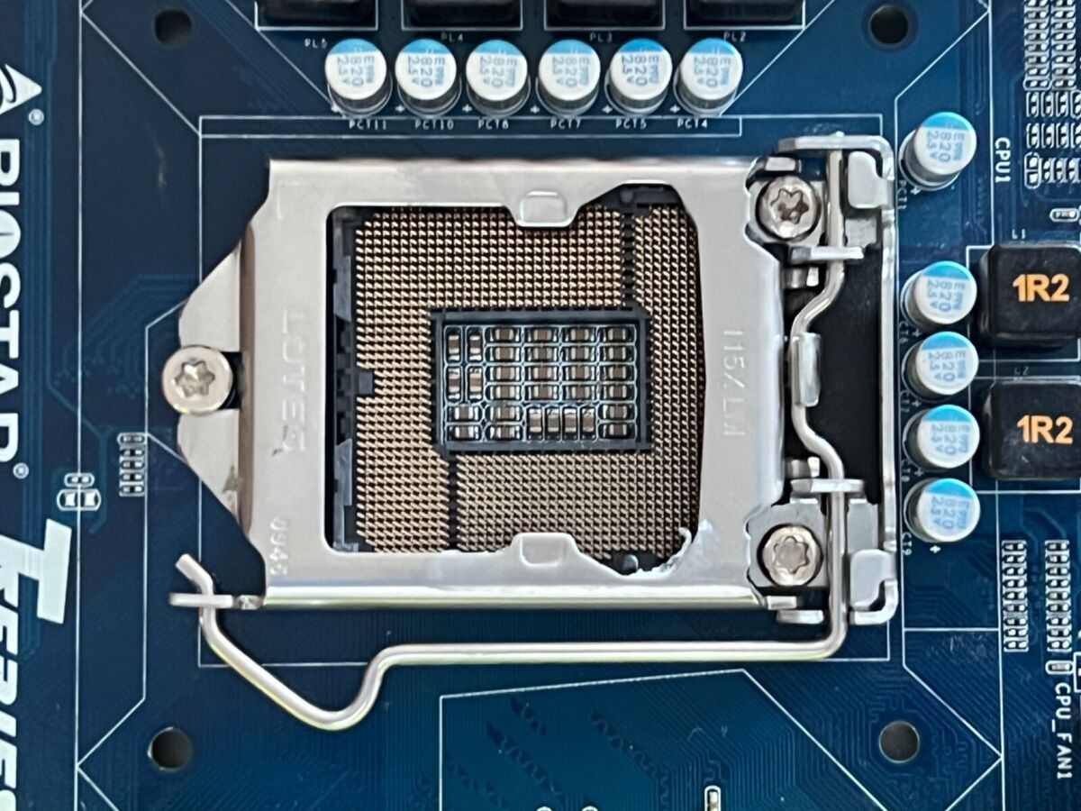Biostar T-Series T5XE CFX-SLI Motherboard LGA 1156 - I/O Shield Missing Biostar T-Series T5XE CFX-SLI Motherboard LGA 1156 - I/O Shield Missing