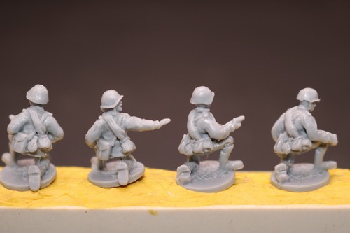 1/72 World War II Russian Anti Tank Artillery Team 4Pcs Resin Model - Picture 2 of 5