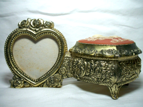 Sankyo Cameo Heart Picture Frame Music Box "Somewhere My Love" (Dr. Zhivago) - Picture 3 of 11
