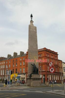 FOTO DENKMAL FÜR CHARLES STEWART PARNELL AN DER KREUZUNG VON PARNEL