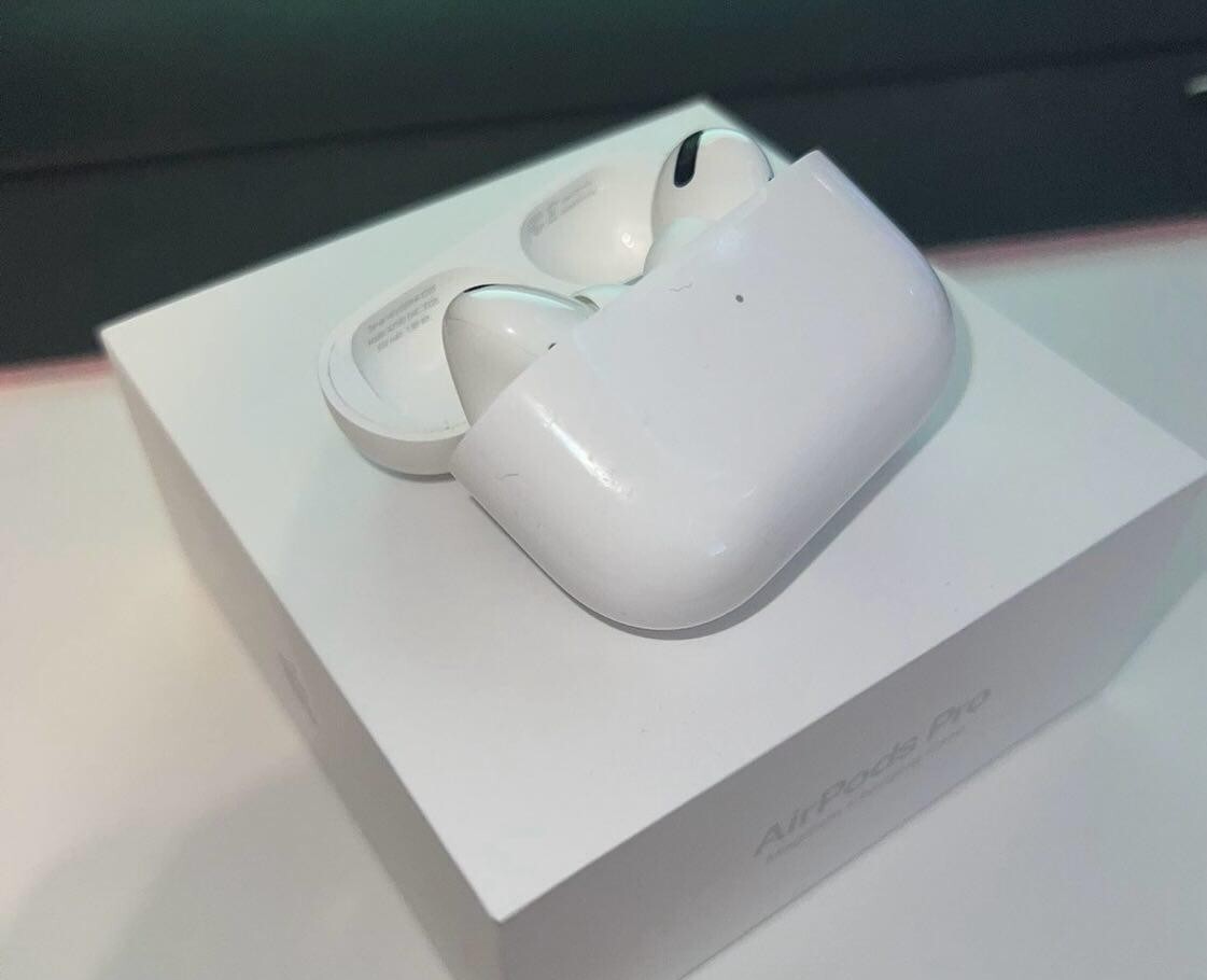 Apple iPhone 13 Pro 128GB T-Mobile With Gen 1 Airpods