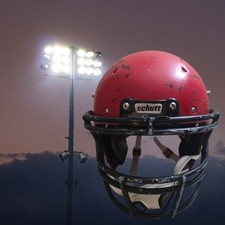 Hybrydowy kask piłkarski Schutt czerwony młodzieżowy mały 