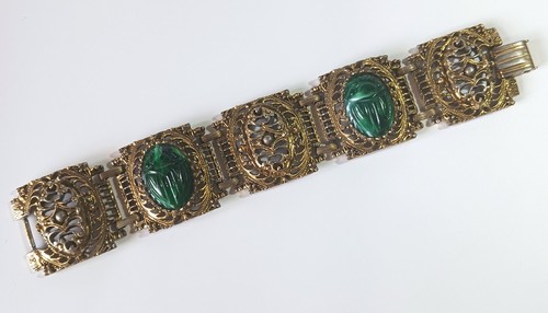 Vintage Chunky Gold-tone Egyptian Revival Panel Bracelet w Carved Green Scarabs - Picture 4 of 9
