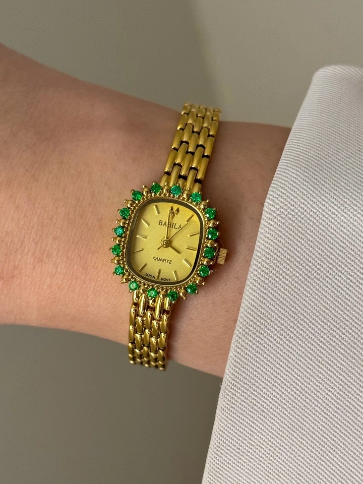 Reloj Chapado en Oro 18k con Bisel de Piedra Cristal Verde Brillante Estilo Vintage Foto 2 de 4