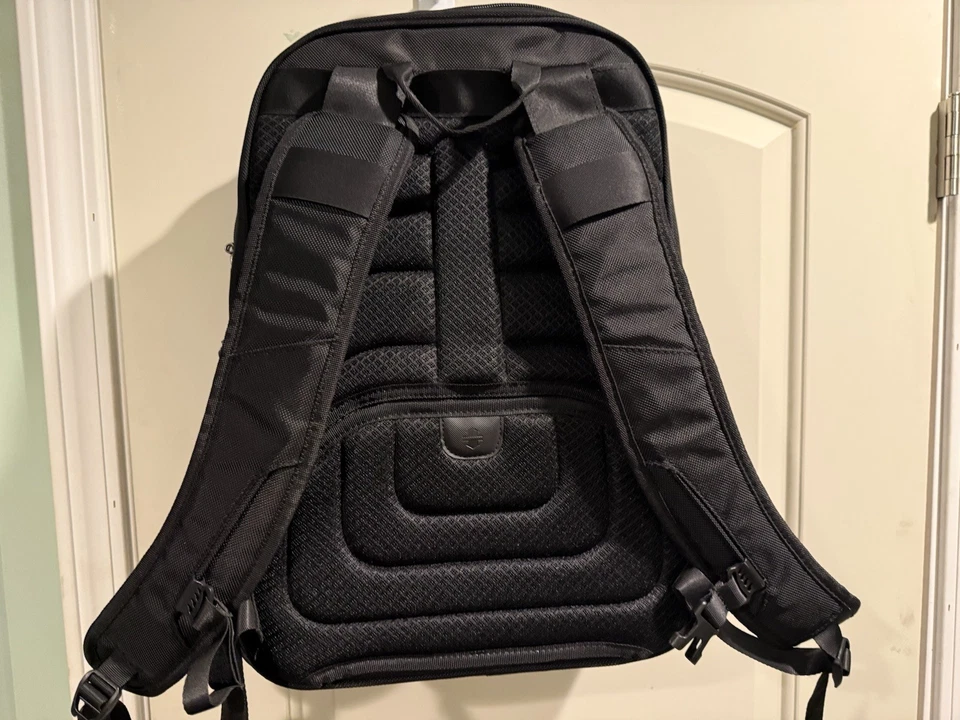 Mochila para portátil Targus Checkpoint Friendly 17” SafePort acolchada negra Foto 2 de 4