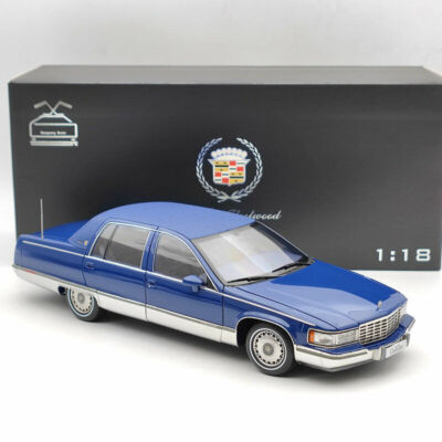 1:18 GM 1993 Fleetwood Sedan Diecast Model Car Edition Collection