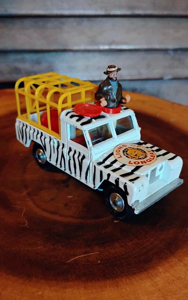 VINTAGE CORGI TOYS Land Rover 109 Lions of Longleat 1968-72 Diecast Safari - Image 4 of 4