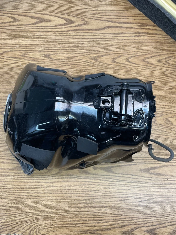 PIEZA TANQUE COMBUSTIBLE HONDA CBR600RR 2014-2022 # 17500-MJC-A00 Foto 2 de 4