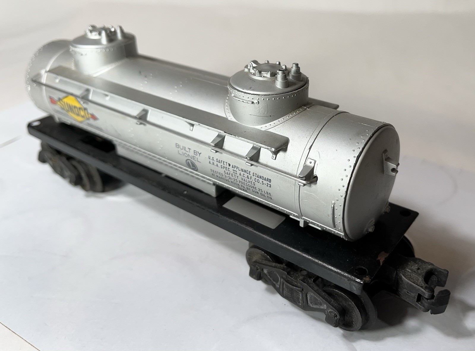 Lionel Postwar Sunoco 2 Dome Tank Car 6465 VERY GOOD+ W/ ORIGINAL BOX !