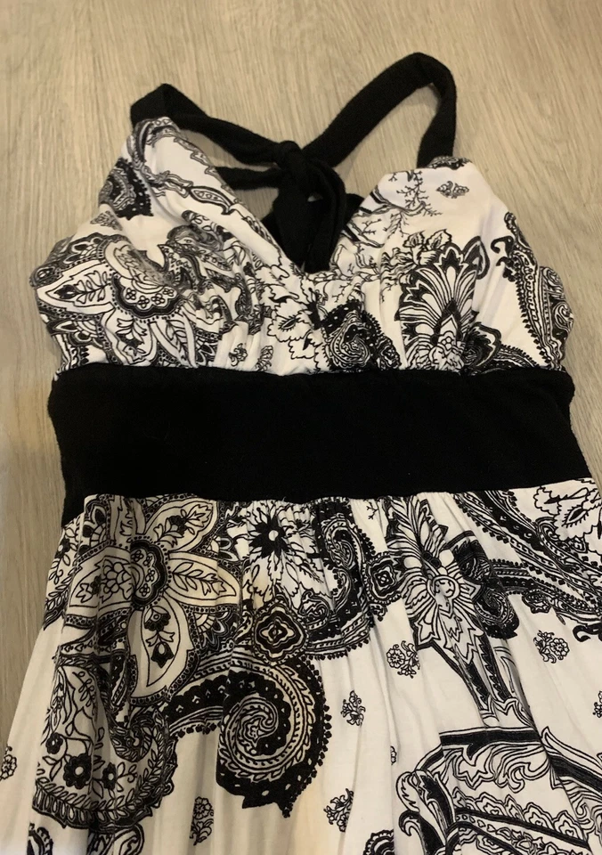 Vestido longo floral Karen Kane preto e branco feminino tamanho pequeno pequeno pequeno - Imagem 2 de 4