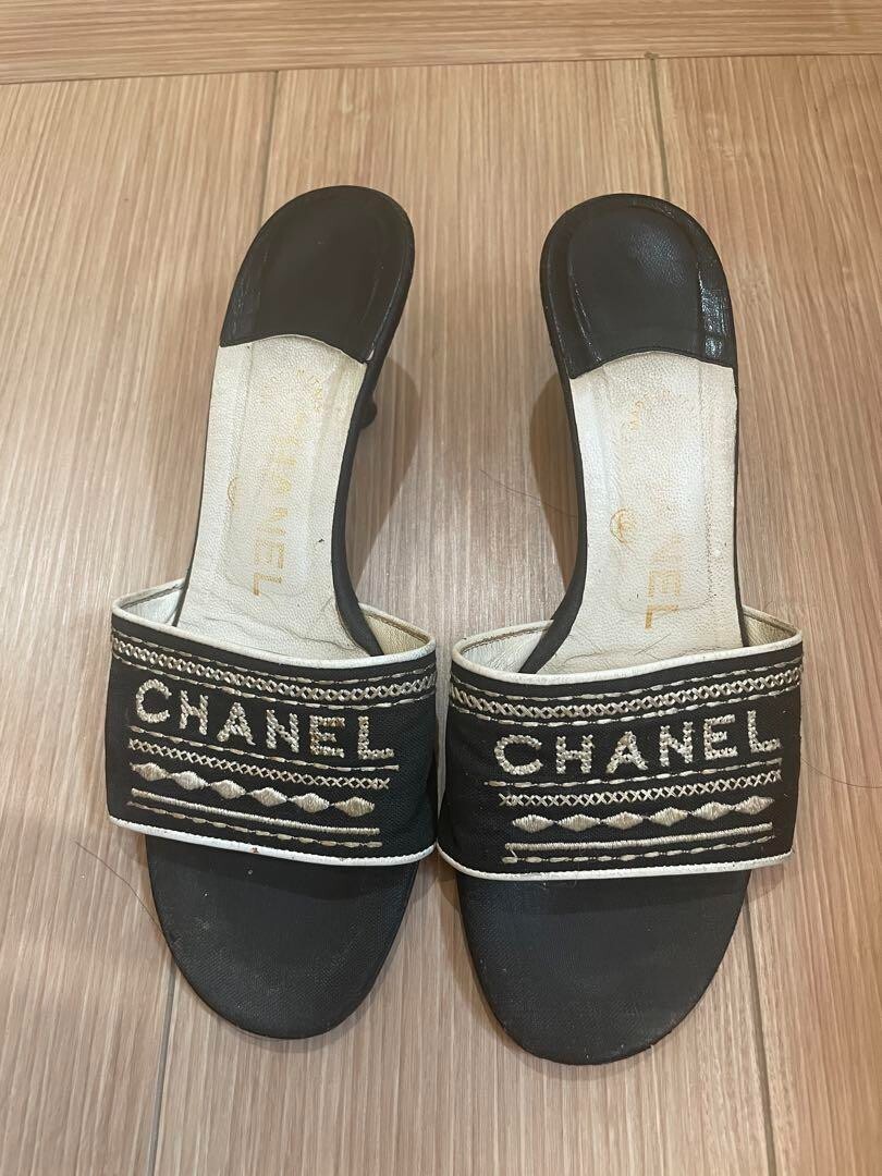 CHANEL Logo Low Heel Sandals Mules Pumps Shoes Women Size EU CHANEL Logo Low Heel Sandals Mules Pumps Shoes Women Size EU