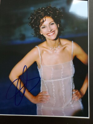 Julia Roberts Signed 8x10. SEXY IN SEE THRU DRESS! MATTE INCLUDED | eBay Julia Roberts Signed 8x10. SEXY IN SEE THRU DRESS! MATTE INCLUDED | eBay