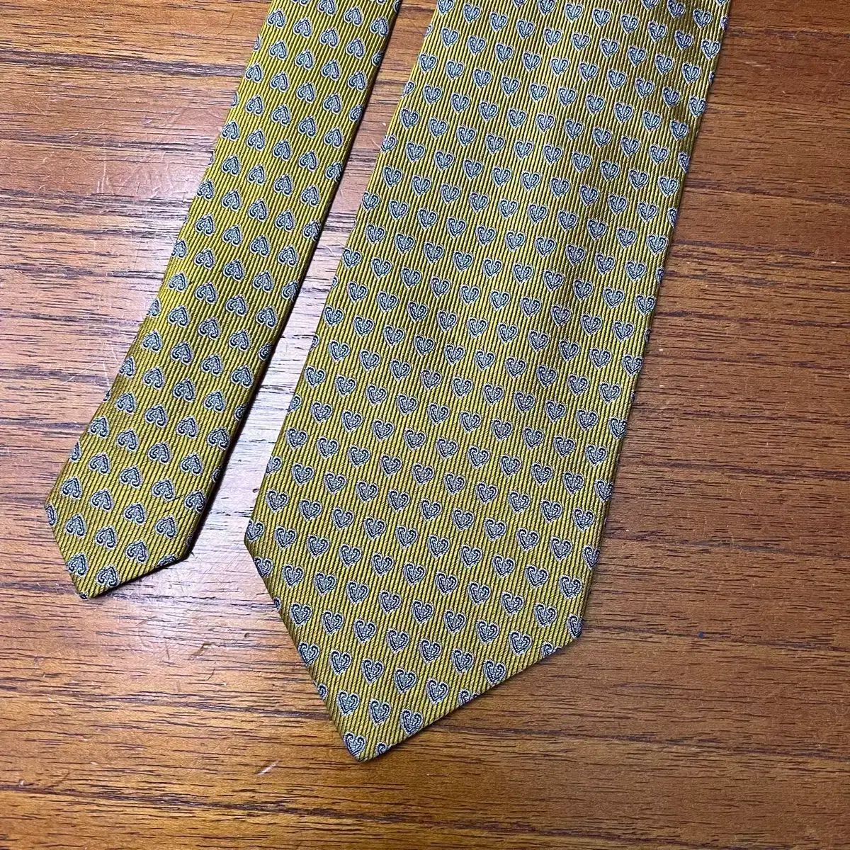 GIANNI VERSACE Rare tie Gold, allover pattern silk from japan