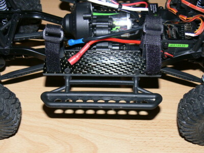 Akkuhalterung auf den Side Rails für Axial SCX10 Honcho G6 Carbon CNC gefräst