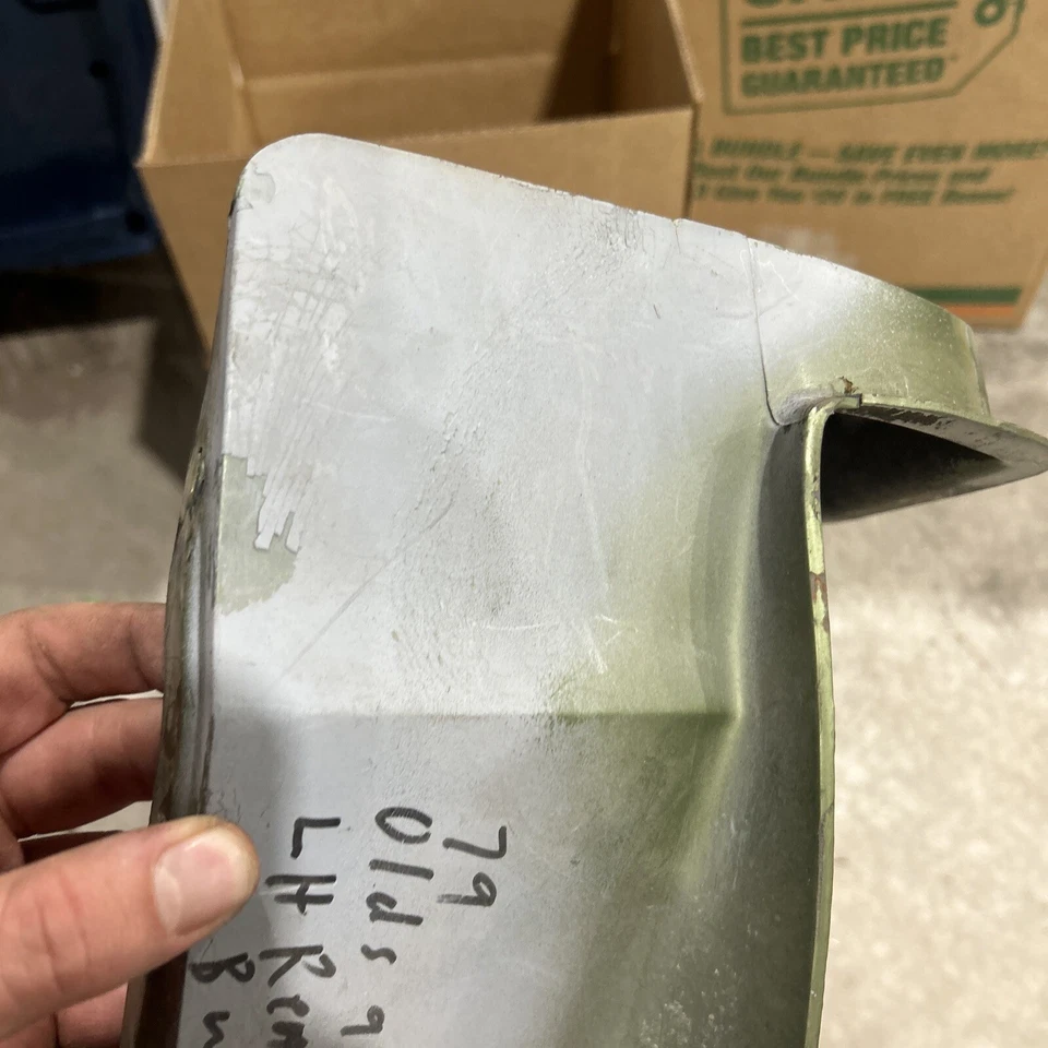 Oldsmobile 98 Regency 1979 parachoques trasero relleno derecho Foto 2 de 4