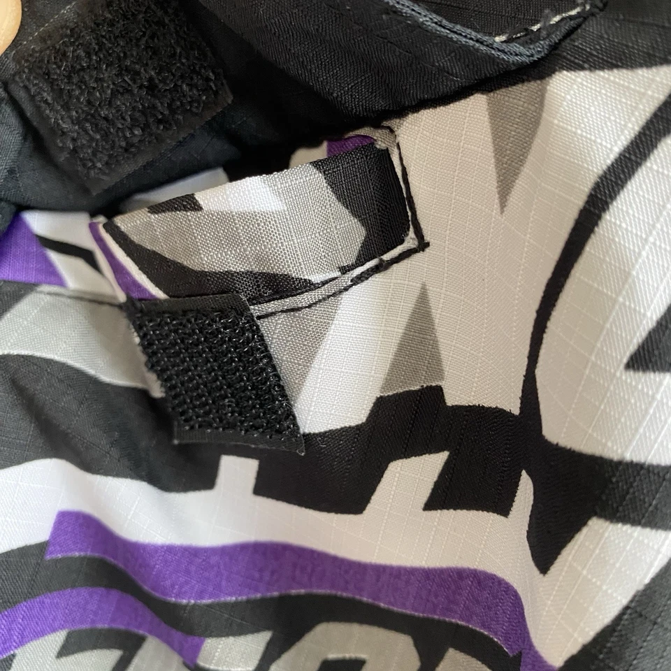 Short de bain homme No Fear Y2k violet noir imprimé intégral logo Sixe XXL an... - Photo 4/4