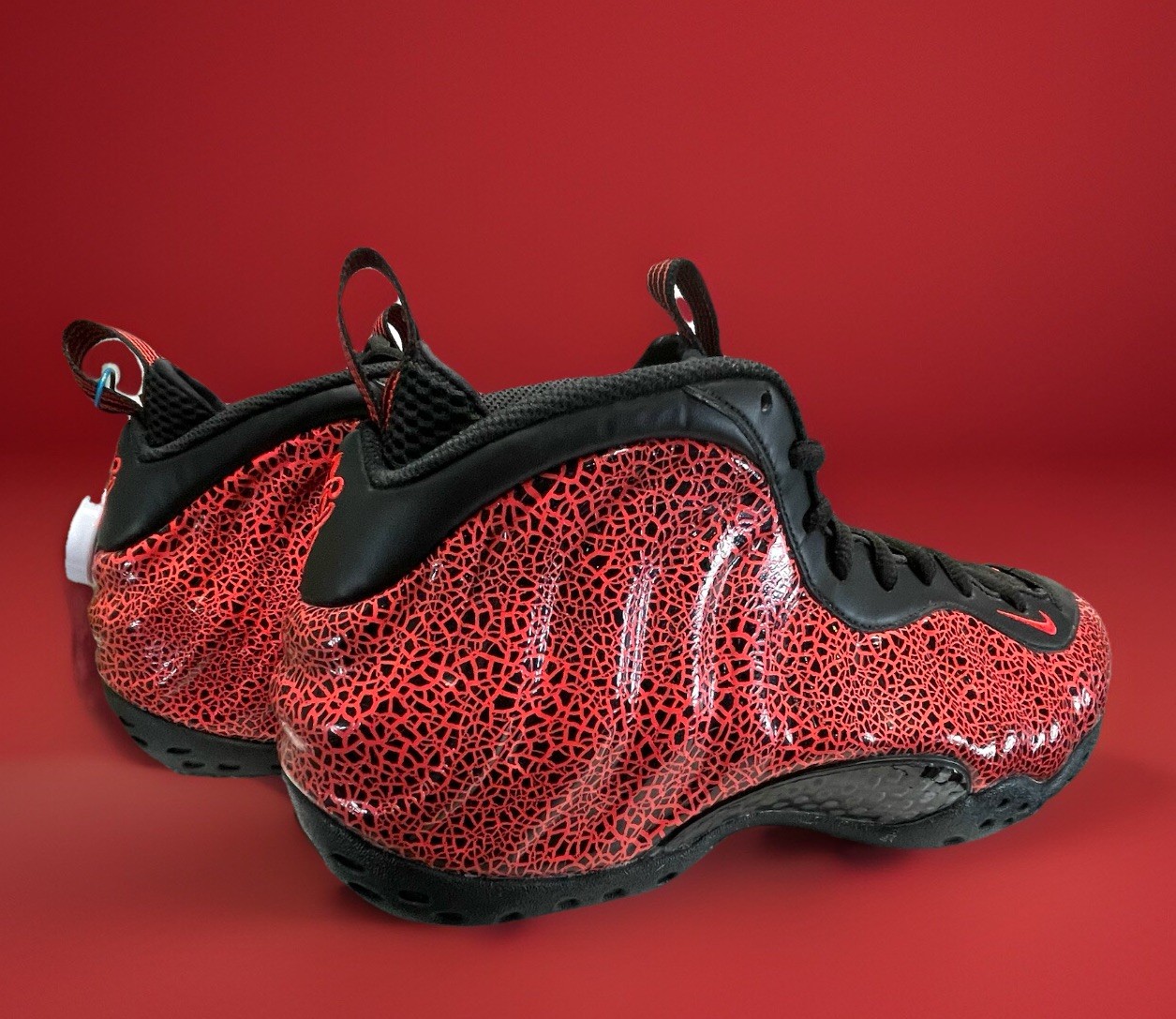 SAOLA Air Foamposite Cracked Lava 314996 014 Black & Red Size 9.5 No Box