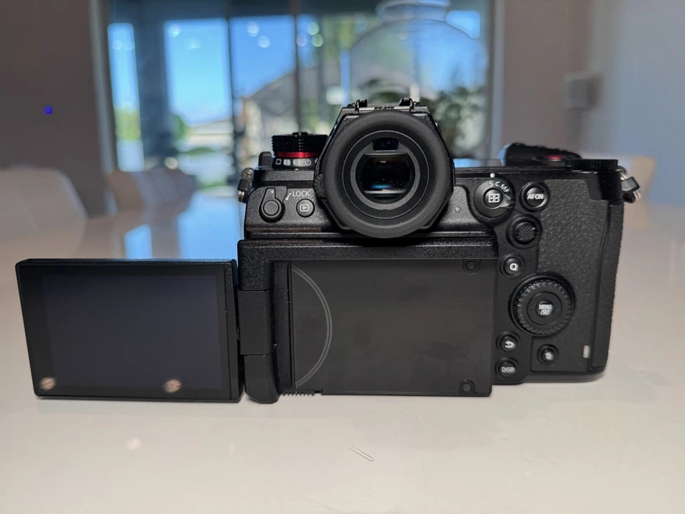 Cámara digital Panasonic LUMIX DC-S1H 24,2 MP (solo cuerpo) de fotograma completo Foto 4 de 4