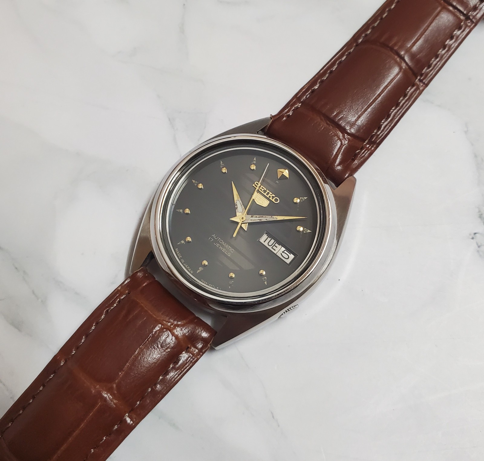 Seiko Vintage SKXY17 Dial JDM Automatic Textured Retro Sunburst Black Ultra Rare - VintageWatches.PK Seiko Vintage SKXY17 Dial JDM Automatic Textured Retro Sunburst Black Ultra Rare - vintagewatches.pk