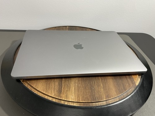 Apple MacBook Pro 15" 2019 2.4 GHz 8-Core Intel i9 32GB RAM 500GB SSD Vega 20 - Afbeelding 8 van 12