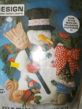 DESIGN WORKS CRAFTS KIT 5109 SNOWMAN /SQUIRREL /RACCOON FELT WALL HANGING 18"