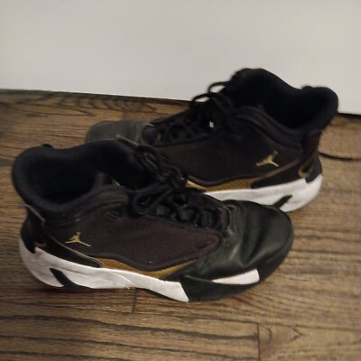 Size 6y - Jordan Max Aura 4 Black Metallic Gold 2023
